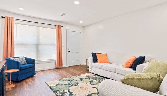 Extended Stay - Park Place #2 - Stylish, Comfort, & Convenience, Just Like Home