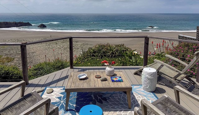 Fabella - Ocean front cottage, spectacular Views, short walk to the beach.