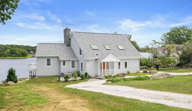 Fabulous 4-bedroom Waterfront House with Private Dock in charming Westport