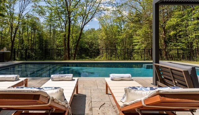 Fabulous Home w/FP & hot tub in Stone Ridge