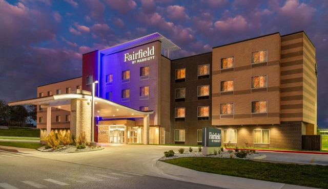 Fairfield by Marriott Inn & Suites Kansas City at The Legends