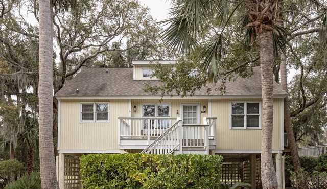Fairway Views! Great location! Bike to Beach/Pools/Golf! Amenity Cards!