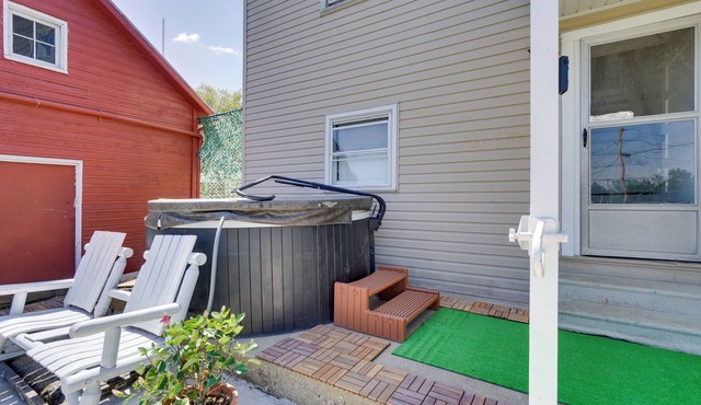 Family Farmside Getaway w/Hot Tub in Fairplay!
