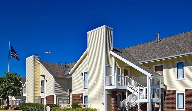 Family-Friendly Hotel near St. Louis: Comfortable Stay with Free Parking