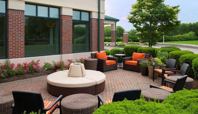 Family-Friendly Inn Near Shops at Somerset Square: Free Parking, Pool, 4 Units