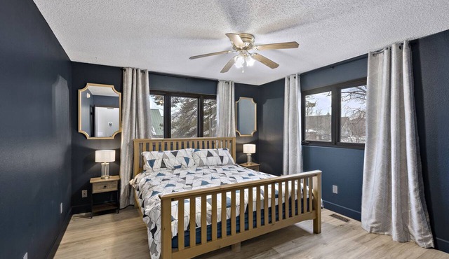 🏔Family Friendly - Near Airport & Lake w/Mountain Views - No Chores