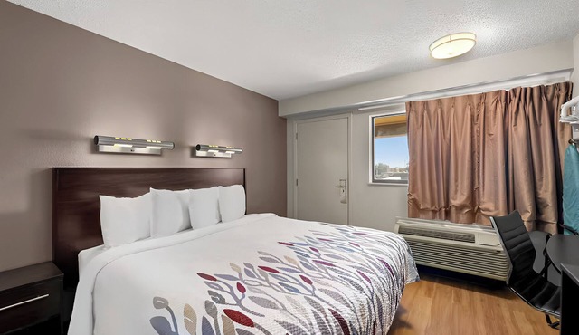 Family-Friendly Stays Close to Lake Activities, Golf & Local Dining | 3 Units
