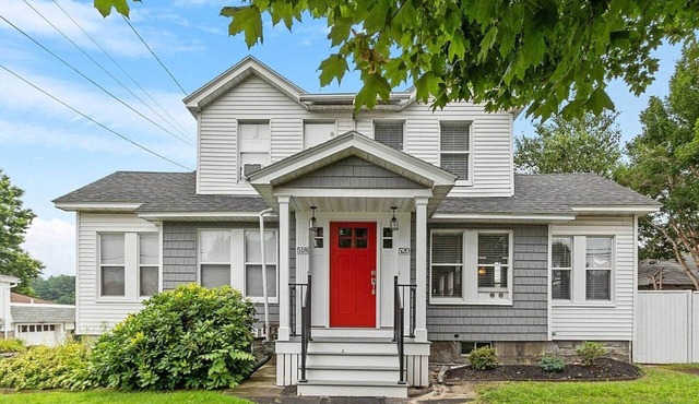 Family-Friendly Townhouse on the Merrimack River