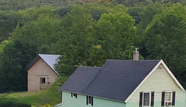Family Home in the mountains. Get out and explore!
