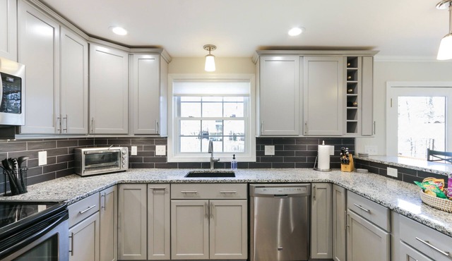 Family Home w/Deck & Grills in Southington!