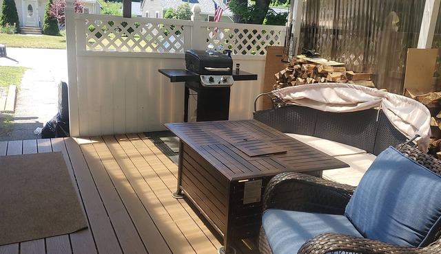 Family home w firepit & propane table near booming downtown, skiing, & hiking.