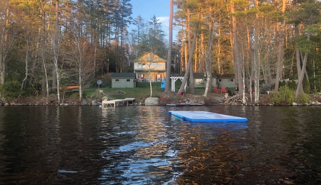 Family Lakefront Cottage