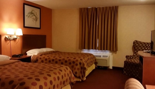 Family Retreat! 3 Relaxing Units, Free Parking, Quick Drive to Gillette Stadium!