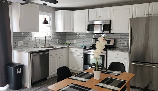 Family size townhouse with easy access to major highways, Rt 93 & 495.