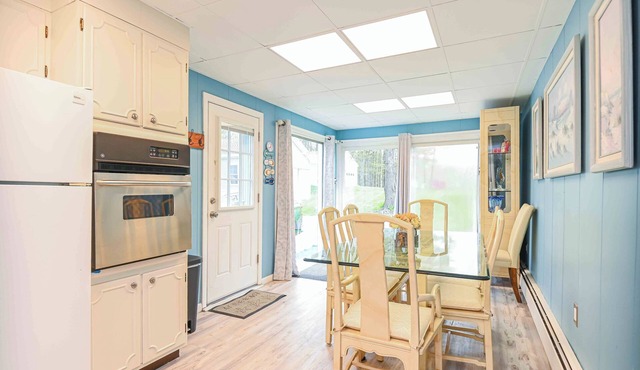 Farm Fun Beach Sun Kittery Maine Retreat Pet Friendly! GREAT yard!