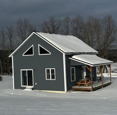 Farmhouse cabin close to Smugglers Notch