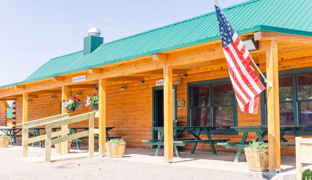 Flagpole View Cabins - King Plus Cabin