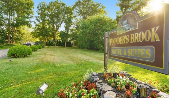 Founder's Brook Motel and Suites