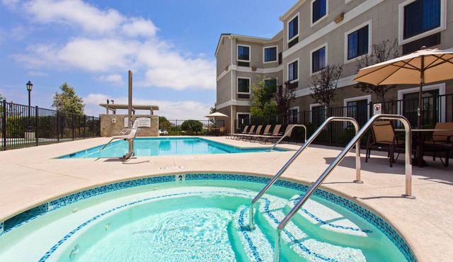 Free Breakfast. Outdoor Pool & Hot Tub
