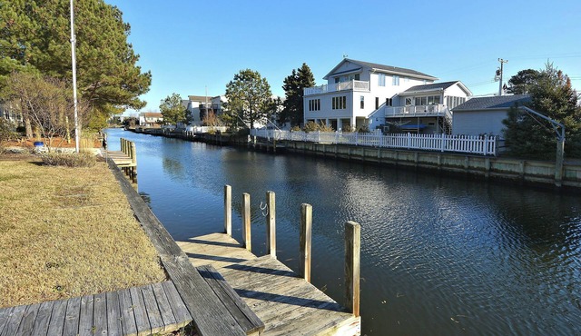 FREE DAILY ACTIVITIES!! Lovely 4 bedroom + Den, (Two Master Bedrooms) 3.5 bath home, located on the canal, with boat dock, 2 car garage,just a short walk to the lifequarded beach.