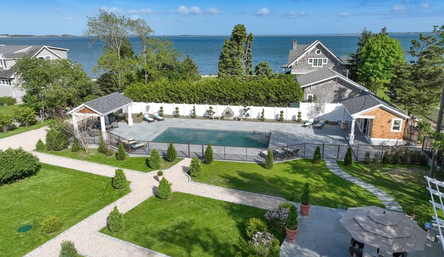 French Country House with Pool- Beach nearby