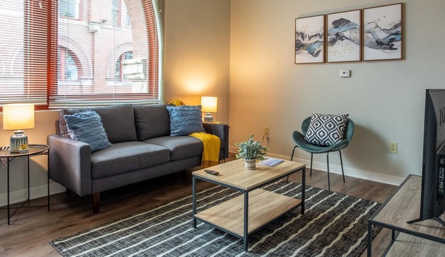 Frontdesk | Modern 2 BR near Historic District