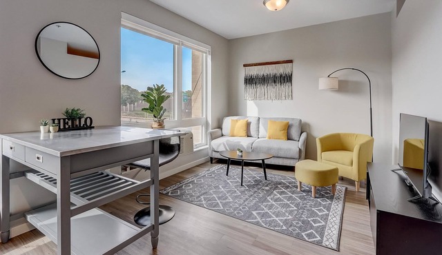 Frontdesk | Studio Apt near Lake Nokomis Beach
