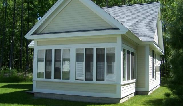Fully furnished cottage, minutes from the beach.