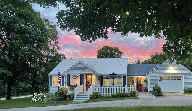 FULLY RENOVATED PERFECT FOR FAMILIES HANDICAP ACCESSIBLE 1ST FLOOR