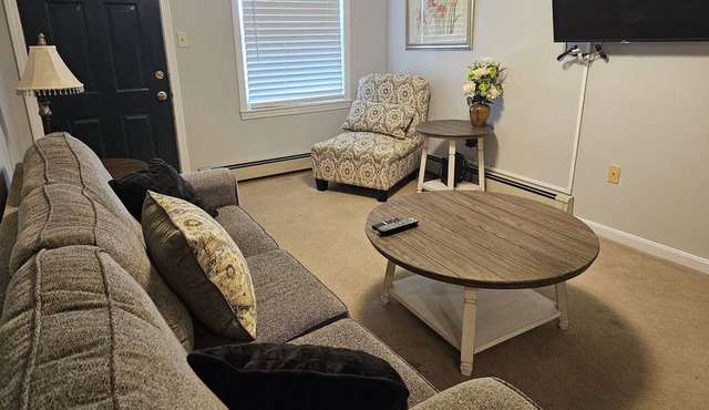 Furnished 1-BDR, 1-Minute Drive to Northern Light Hospital. 90 day minimum stay.