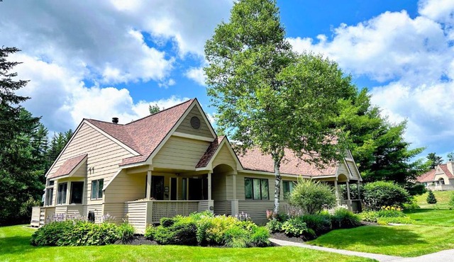 FV3 F3 Well appointed Townhome a short walk to the Mount Washington Hotel