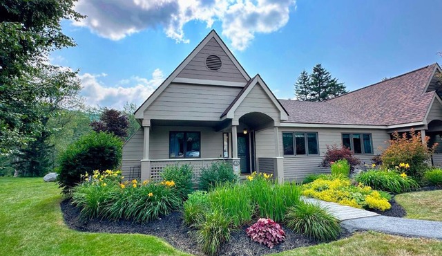 FV43 Bretton Woods single level home with AC on golf course