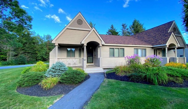 FV50 Pet friendly single level home in Bretton Woods walk to golf course and Mt Washington Hotel