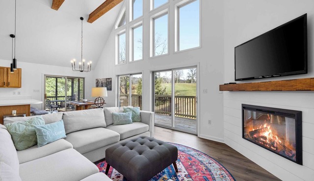 Game Room, FirePit, Screened Porch & Golf Views