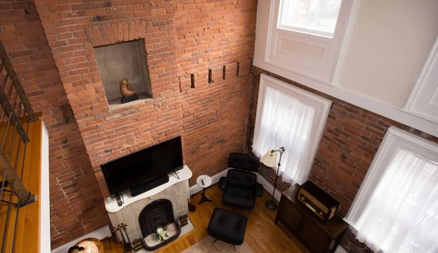 Garden Level Suite, Court Street