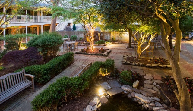 Garden-View King Room | Spacious Sitting Area