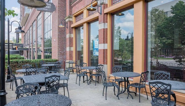 Gateway to Columbus' Wonders! Pet-friendly Unit Close to Victorian Village