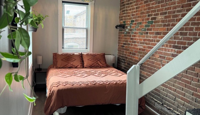 Gateway to the Berkshires - Renovated downtown apartment