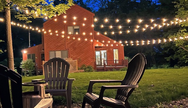 Getaway in the woods, steps from quaint towns