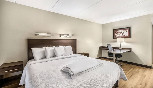 Getaway with Friends! FREE Parking, Minutes to Downtown Boston and Woburn Mall!