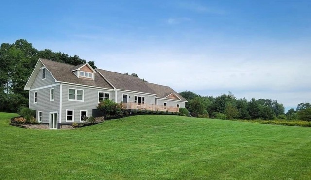 Ghent Meadow House - Modern Retreat near Hudson