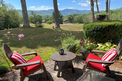 Glen Condo w/Mountain Views: Walk to Story Land