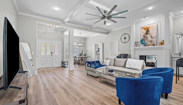 Golf Course View Spacious 4-bedroom house near George Bush Highway
