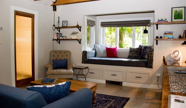 Goose Landing Cottage by the lake with BRAND NEW year-round Hot Tub