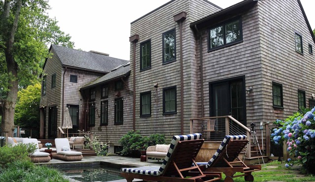 Gorgeous .5 Acre 6 Bedroom Estate w/Guest House