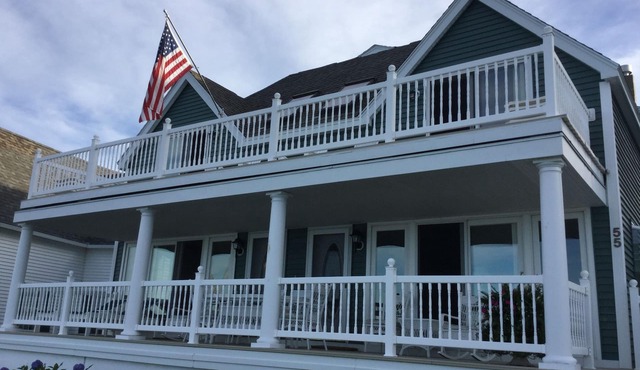 Gorgeous 6 Bedroom Ocean Front Home steps from Short Sands