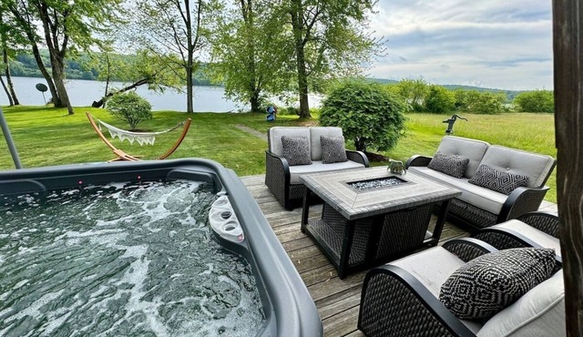 Gorgeous beachfront house with hot tub