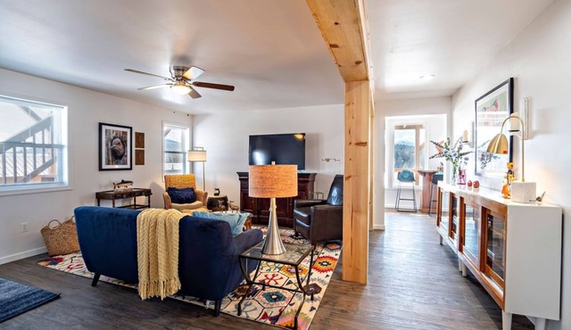 Gorgeous Chilkat Tower #2 2BR Condo, downtown
