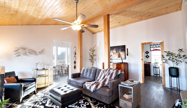 Gorgeous Chilkat Tower #3, 2BR Condo, downtown
