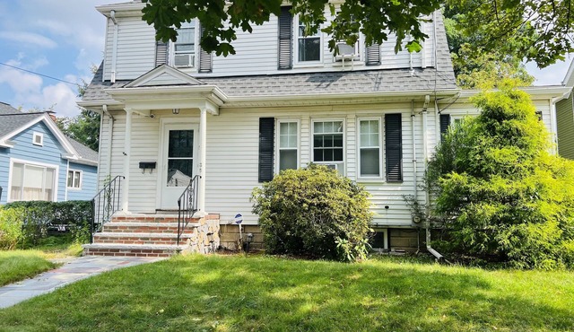Gorgeous Home in Waltham quiet, family-friendly neighborhood, 2 free parking!